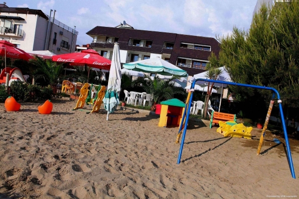HOTEL OAZ (Kryemëdhej)